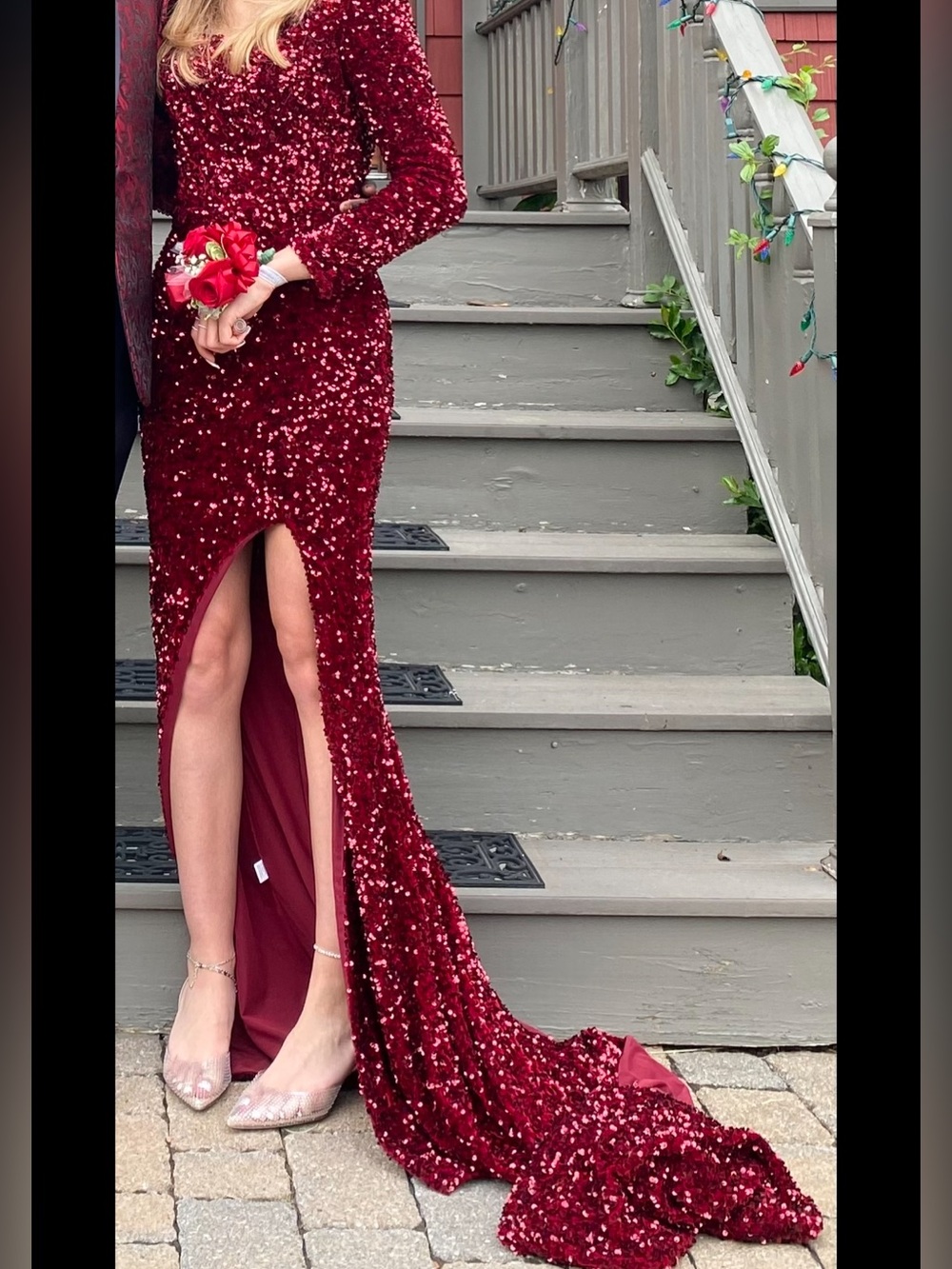Elegant Burgundy Sequin Evening Dress with Front Slit - STUNNING 🤩